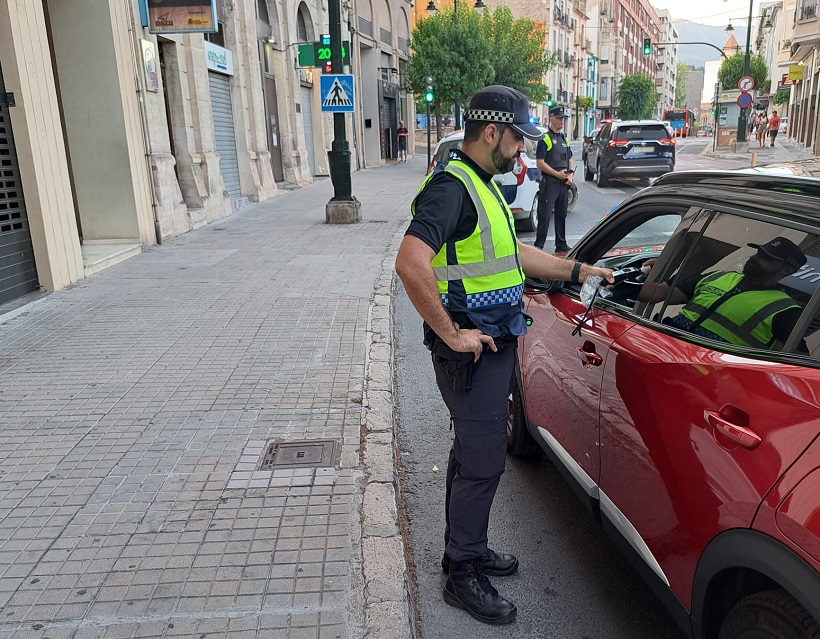 Tramiten 30 sancions per conduir sota efectes d'alcohol i drogues