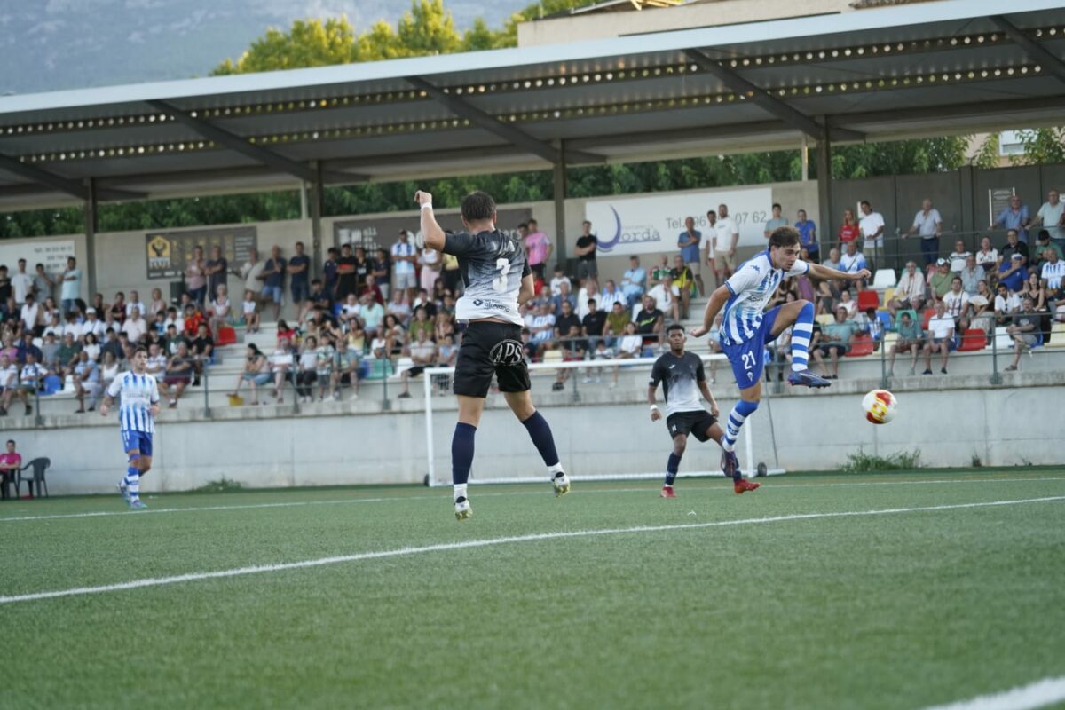 El CD Alcoyano compleix i gana a Muro el seu primer partit de pretemporada