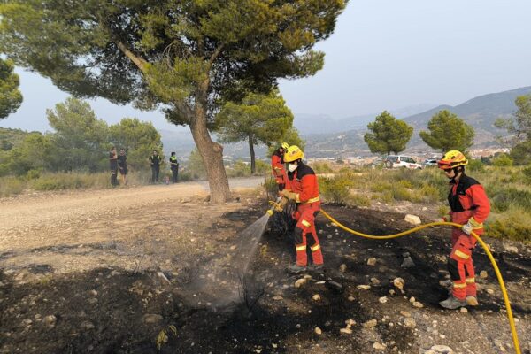 Controlados dos incendios forestales en Alcoy