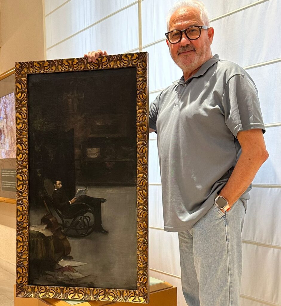 El Ayuntamiento recibe la cesión temporal de una obra de Fernando Cabrera dedicada al músico Gonzalo Pareja
