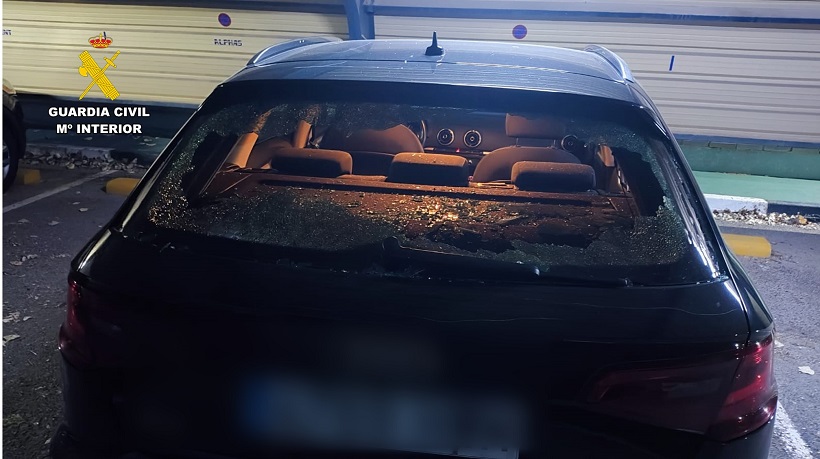 Detenido en Banyeres tras causar daños en el vehículo de un Policía como represalia