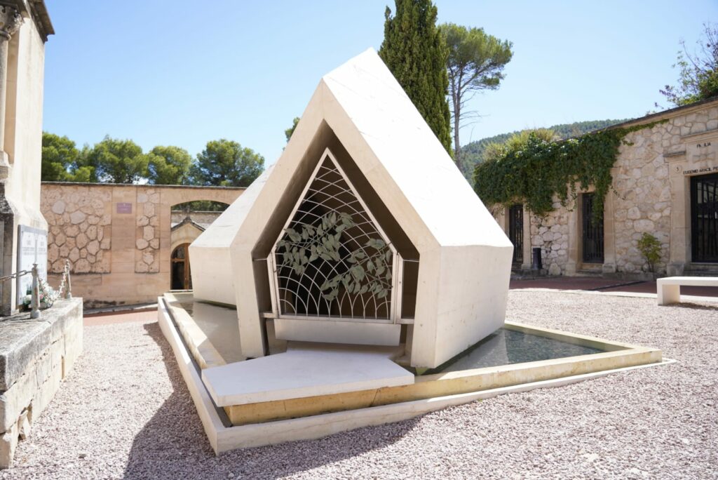 La gravació d'una pel·lícula per a adults en el Cementeri alça la polèmica