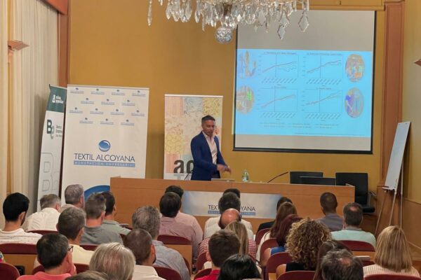 El professor Julián Cárdenas va parlar sobre productivitat i Intel·ligència Artificial per a la Tèxtil Alcoiana