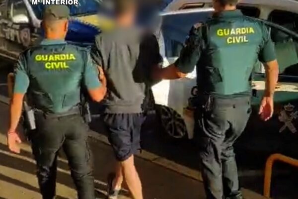 Detenido en Banyeres tras causar daños en el vehículo de un Policía como represalia