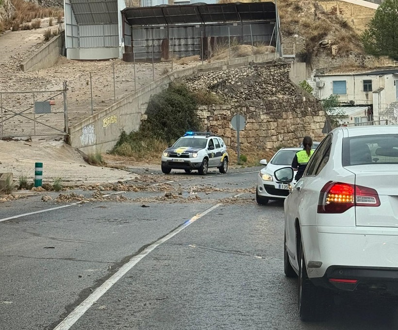 Un fort aiguat cau a Alcoi i comarca