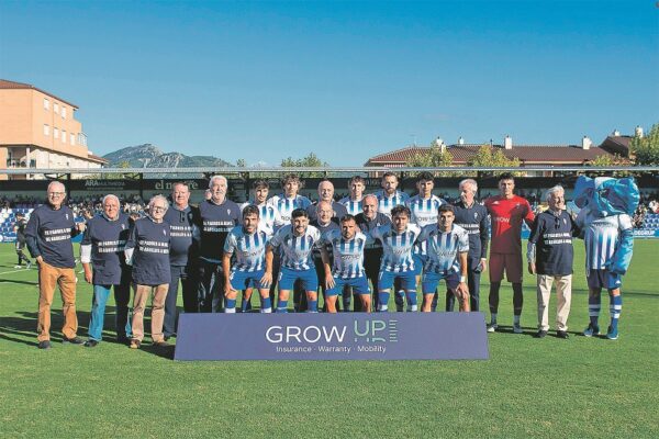 Once veteranos aficionados del Alcoyano fueron homenajeados