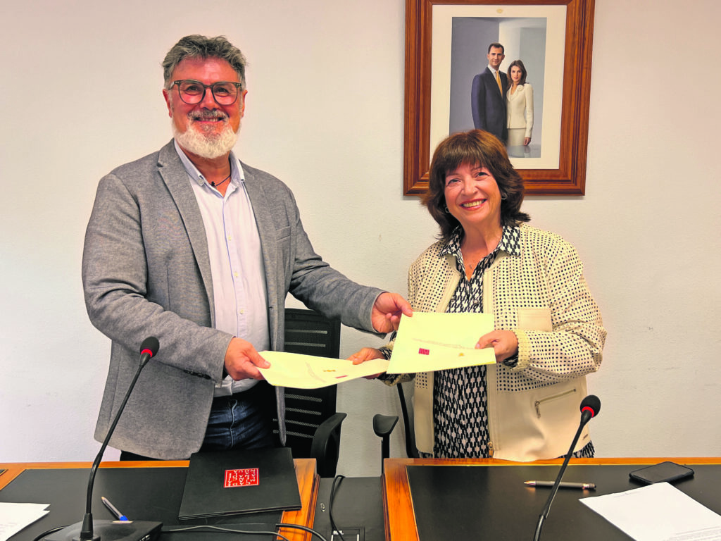 Muro i l’AVL firmen un conveni per a enfortir l’ús del valencià