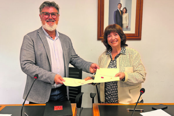 Muro i l’AVL firmen un conveni per a enfortir l’ús del valencià