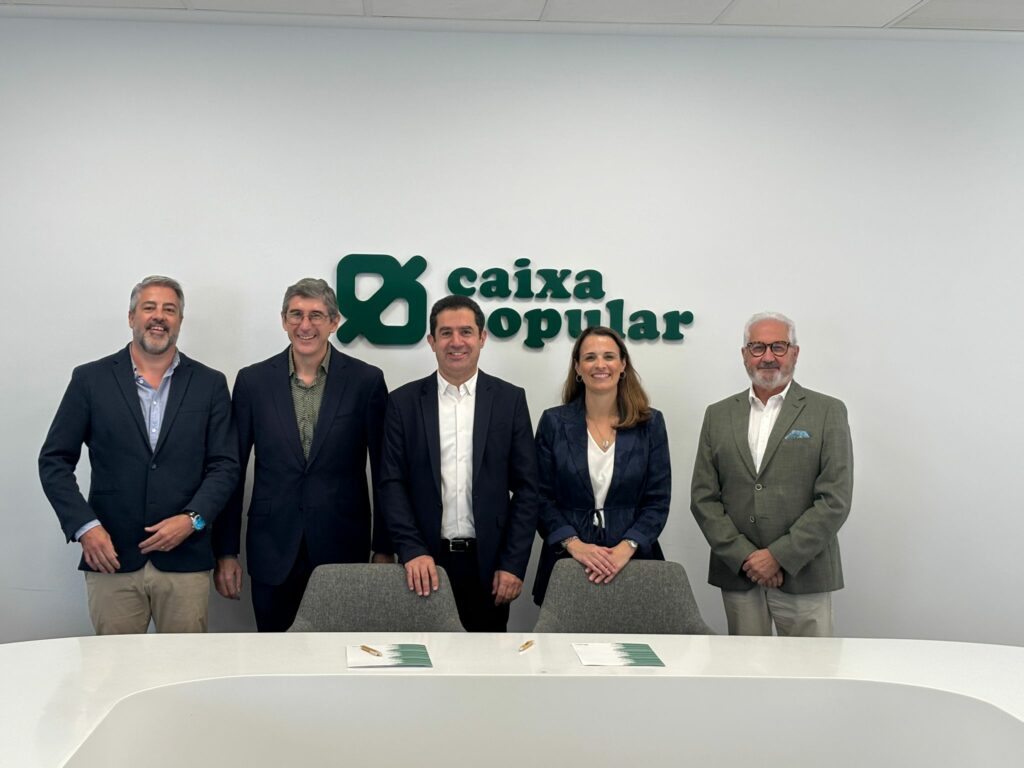 Caixa Popular y el Ayuntamiento de Alcoy formalizan el convenio para impulsar la Pinacoteca