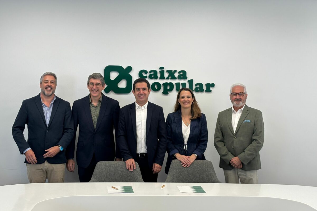 Caixa Popular y el Ayuntamiento de Alcoy formalizan el convenio para impulsar la Pinacoteca