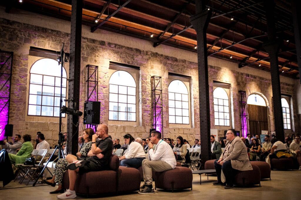 De l’euro digital a l’impacte de la IA en la gestió de negocis i ciutats: dues jornades per reflexionar sobre el futur tecnològic a Alcoi