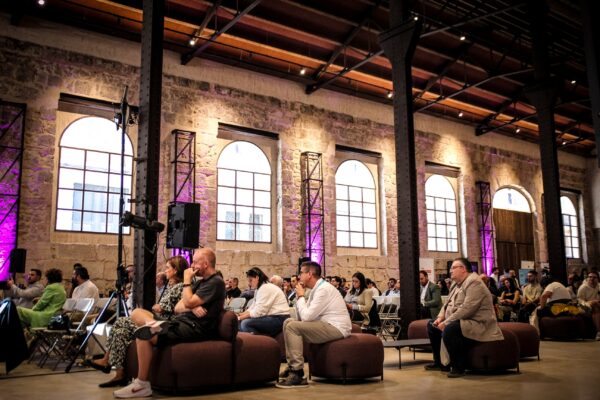 De l’euro digital a l’impacte de la IA en la gestió de negocis i ciutats: dues jornades per reflexionar sobre el futur tecnològic a Alcoi