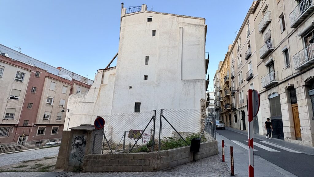 Habrá que modificar el edificio sostenible de Ambaixador Irles