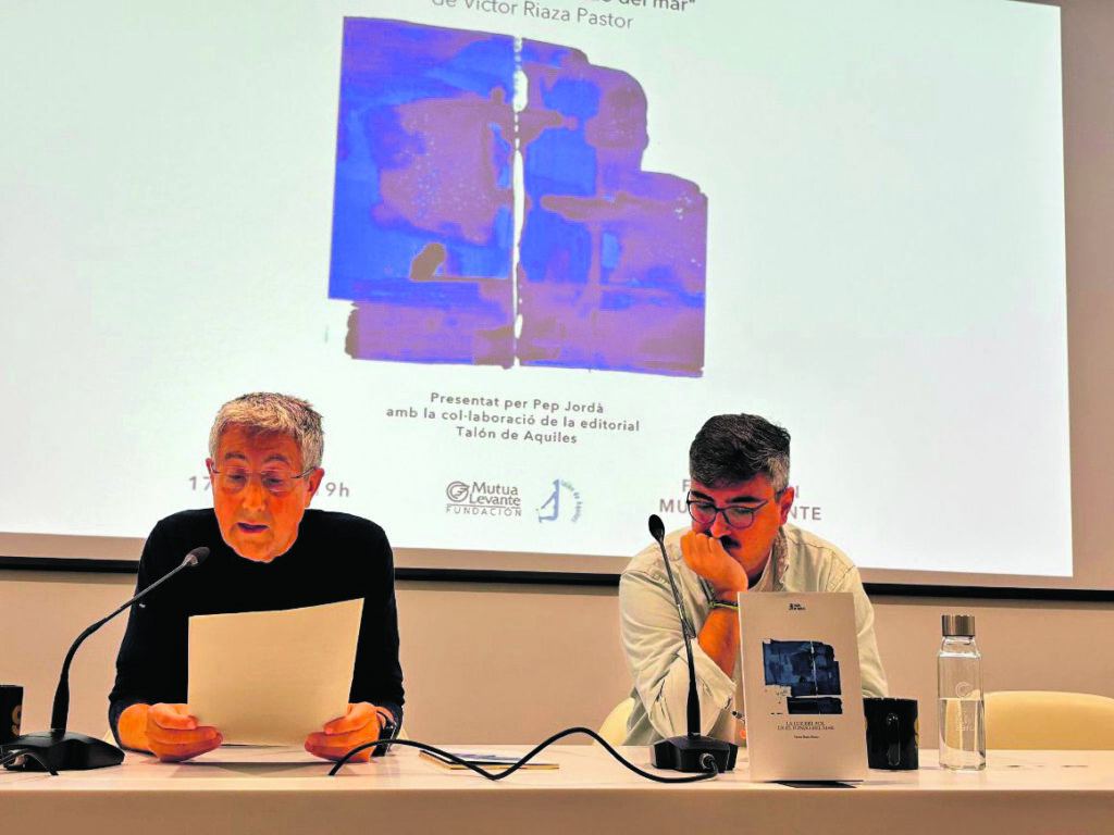 Víctor *Riaza ha presentat el poemari ‘La llum del sol en el fons de la mar’