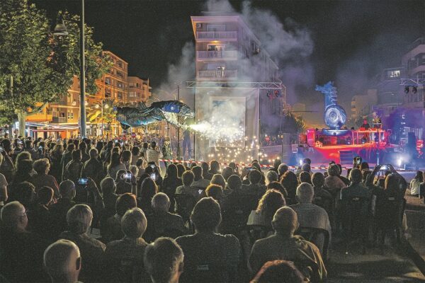 Apoteòsica presentació per donar el tret d’eixida a la 679 edició de la Fira