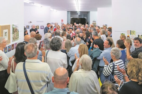 Multitudinaria inauguración de la exposición de Jordi Raül Verdú
