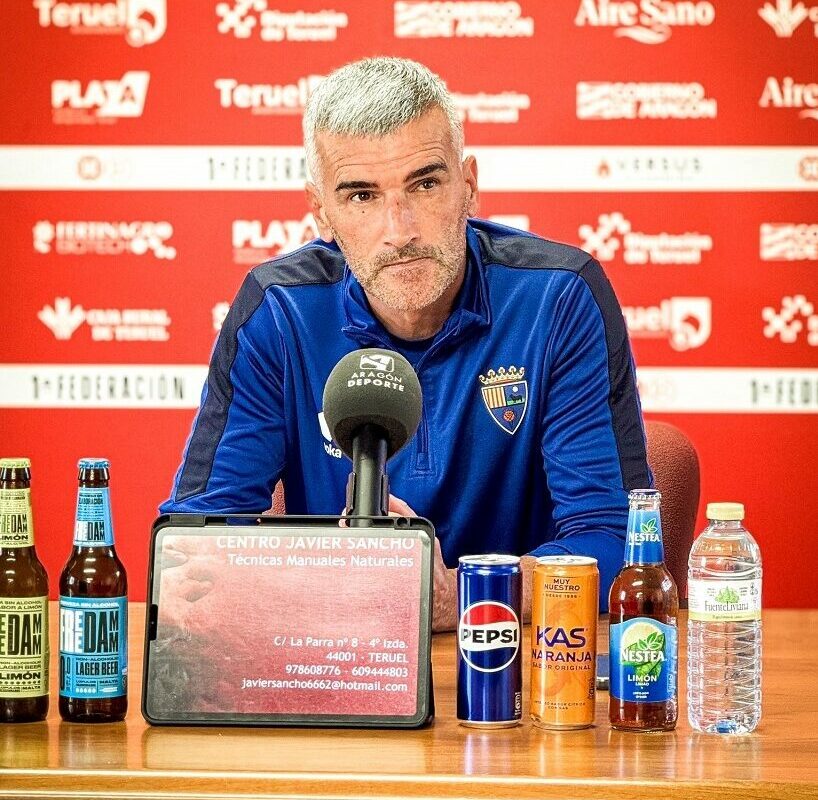 “No era l'entrenador de la propietat i em vaig equivocar renovant”