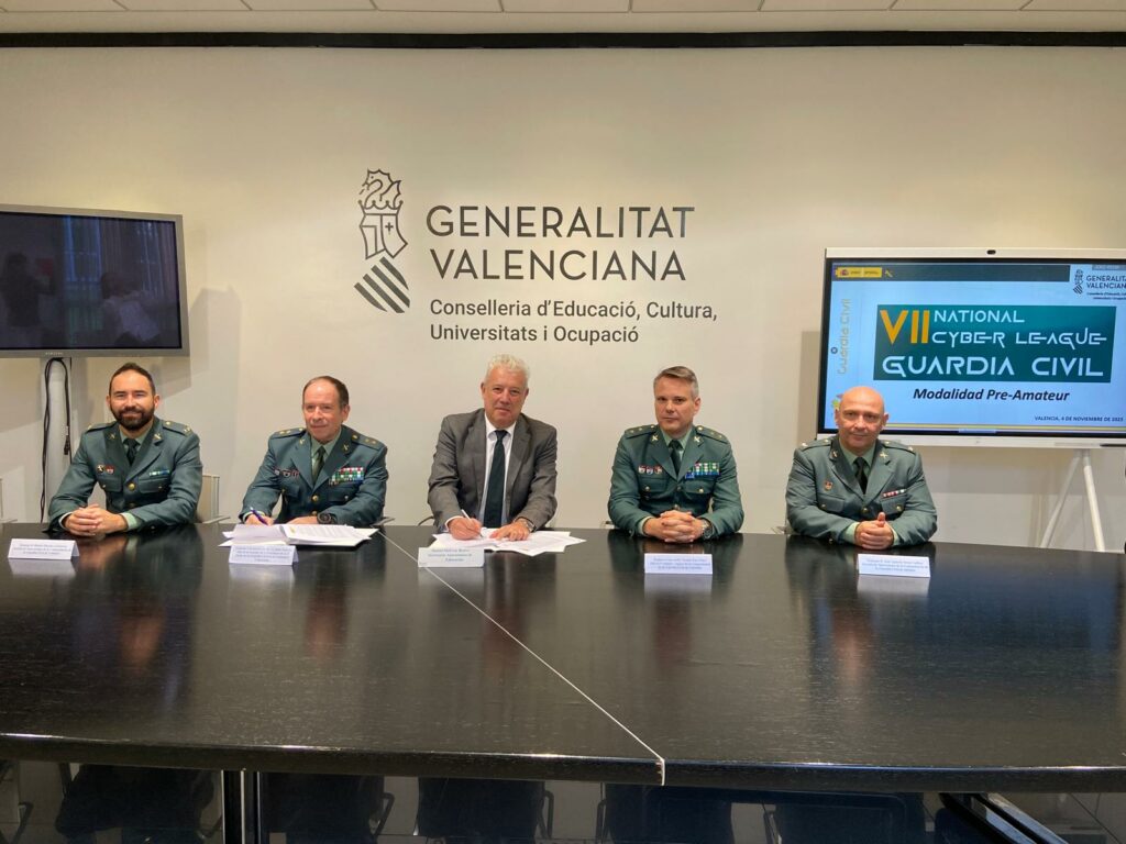Educación suscribe un protocolo de actuación con la Guardia Civil para promover la formación en ciberseguridad entre los escolares