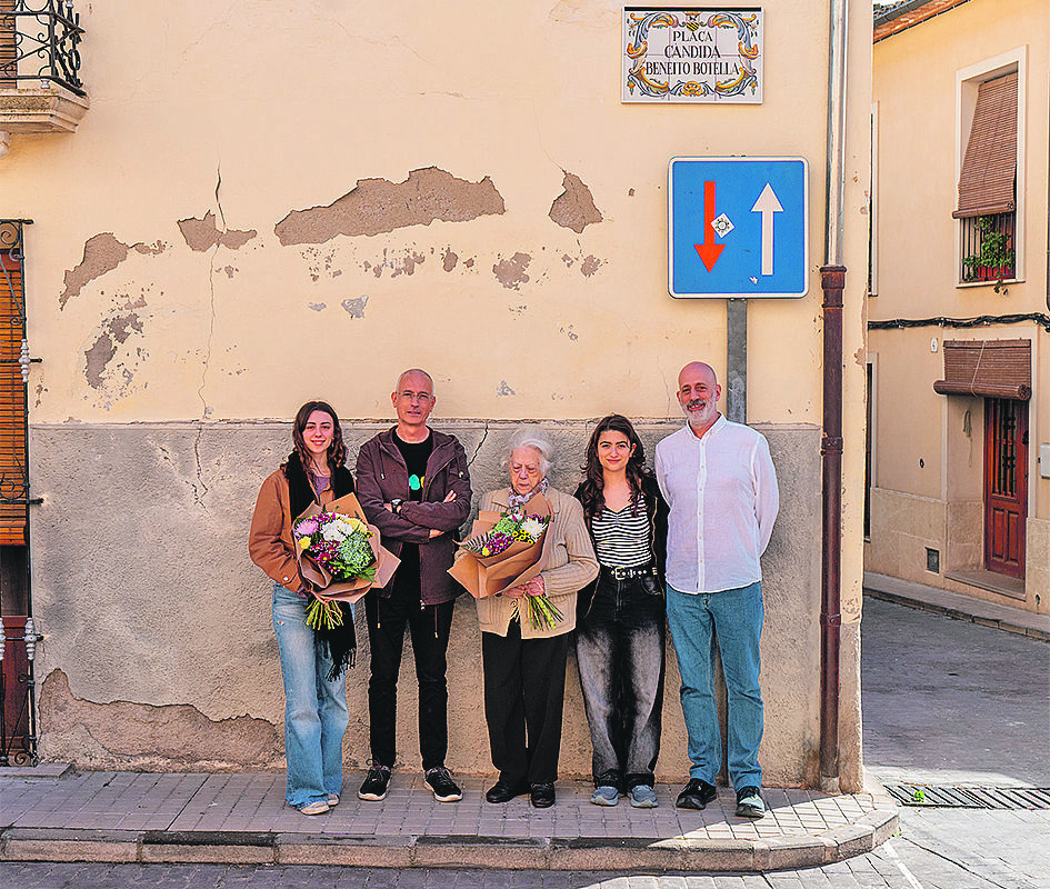 Benillup dedica la seua plaça principal a la matrona Càndida Beneito
