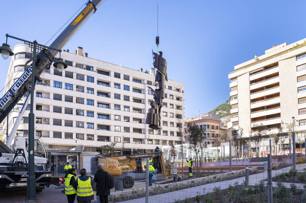 Alcoi recupera l'emblemàtica escultura de Sant Jordi i recepciona les obres de la Rosaleda