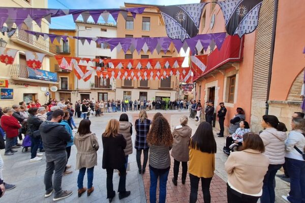 Les poblacions recorden amb emoció a les víctimes de la DANA