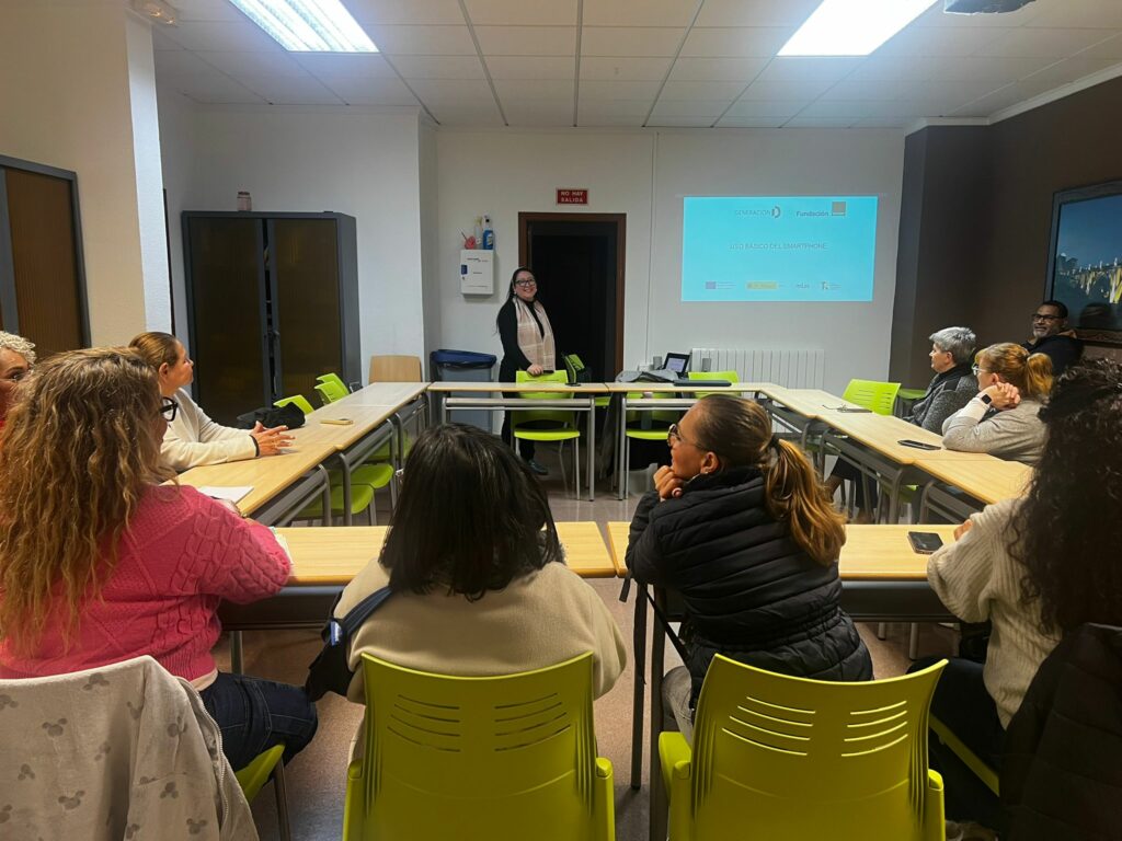 Alcoi fomenta les competències digitals entre les dones