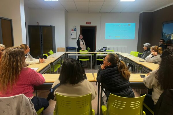 Alcoi fomenta les competències digitals entre les dones