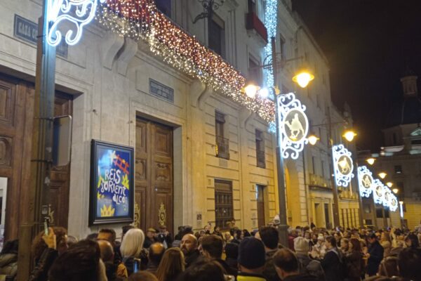 Alcoy se ilumina con 300 puntos decorativos