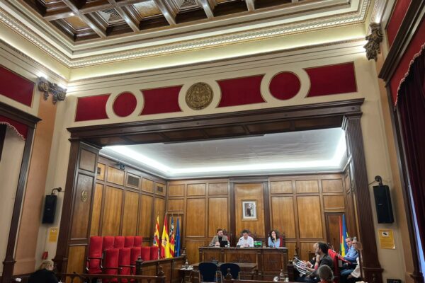 PP y Vox abandonan el Pleno de Alcoy tras negarse a debatir una moción de Compromís sobre la dimisión de Carlos Mazón