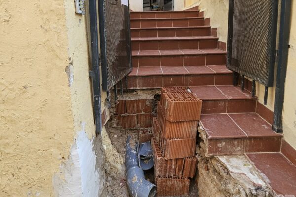 Denuncian que llevan días sin poder utilizar los baños