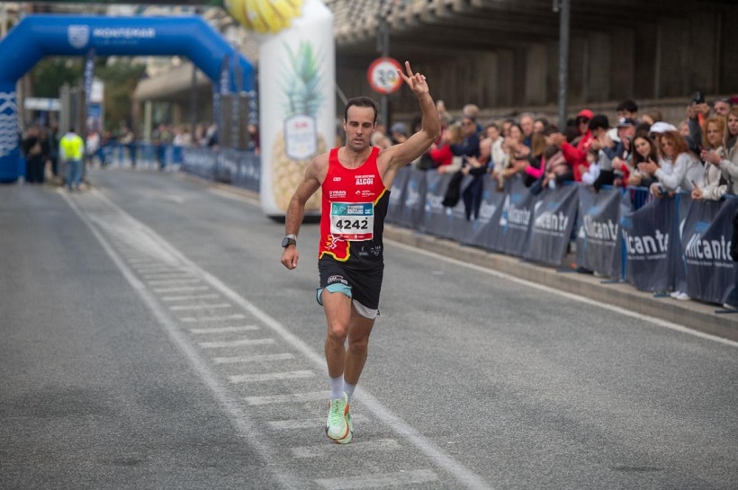Eric Baena, 19é de la general en l'històric I Marató Elx-Alacant