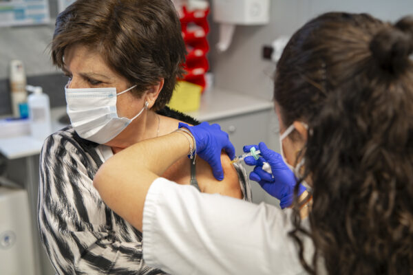 El pico de los casos de gripe se adelanta y se hace un llamamiento a la vacunación