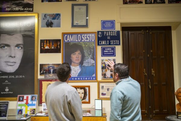 La seu del club de fans diu adeu i deixa pas al futur Museu de Camilo Sesto