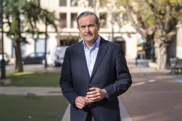 “El que defense en Les Corts o en la TV, és el que crec, ningú me l'ha demanat”