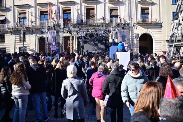 Alcoy despide a lo grande el 2025 en las precampanadas