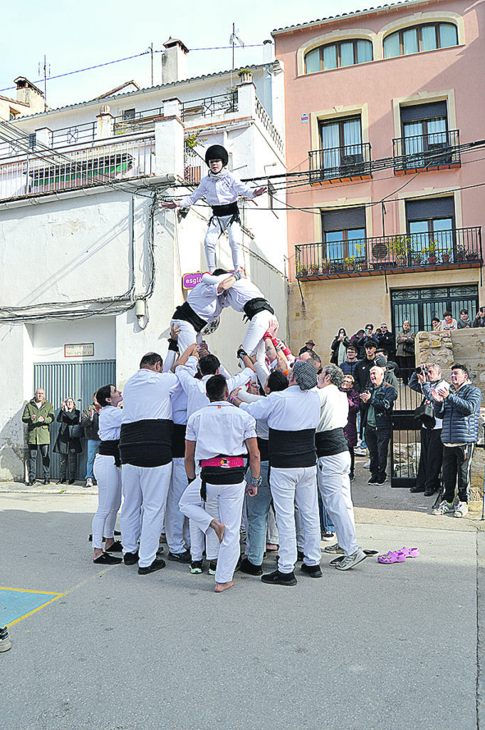 La Colla Penyeta Blanca brilla en la inauguració de la Fira de Santa Llúcia de Penàguila