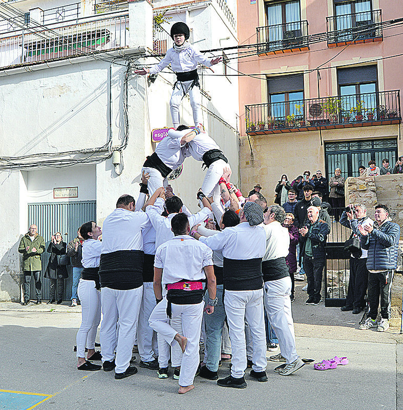 La Colla Penyeta Blanca brilla en la inauguració de la Fira de Santa Llúcia de Penàguila