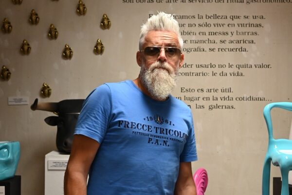 José Piñero, el gurú de las vajillas artísticas que pisa Madrid