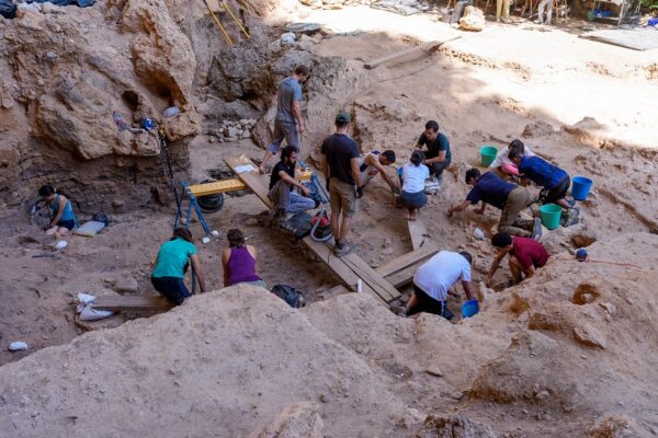 Premio nacional para los yacimientos de El Salt y el Abric del Pastor