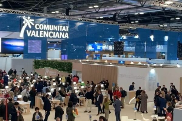 Trenta mitjans i prop de 40 professionals d’AMDComVal es donen cita a FITUR