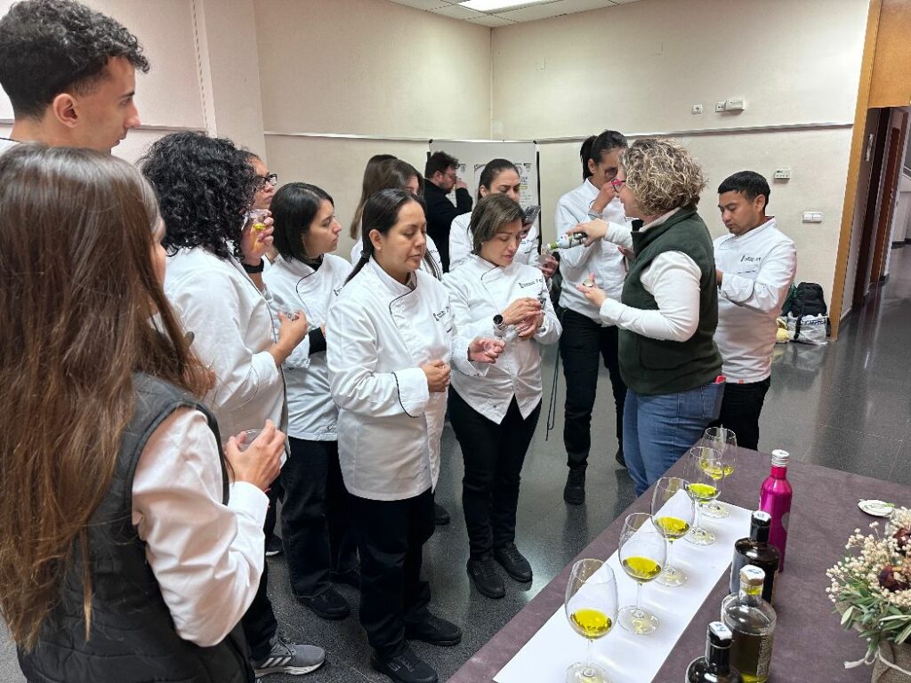 Educació, gastronomia i salut protagonitzen el vessant més social de l’AOVE Forum