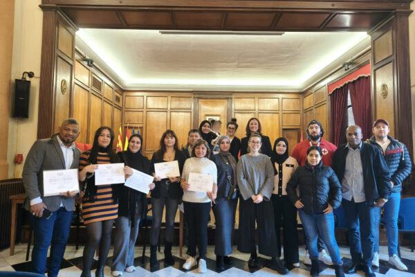 La Oficina Pangea y Cruz Roja certifican a 64 personas en las Escuelas de Acogida durante 2025