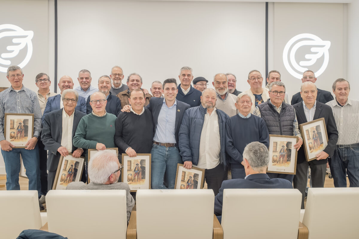 La Filà Andaluces homenajea a sus festeros veteranos