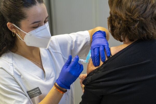 Sanitat incrementa un 14% les dosis de vacuna de grip subministrades respecte al mateix període de l'any anterior