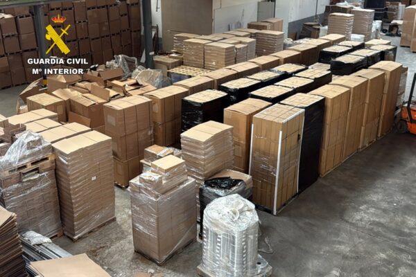 La Guàrdia Civil desmantella a Muro una macrofàbrica il·legal de tabac