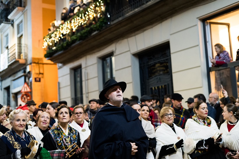 El Bando enciende la magia que guía a los Reyes Magos a Alcoy