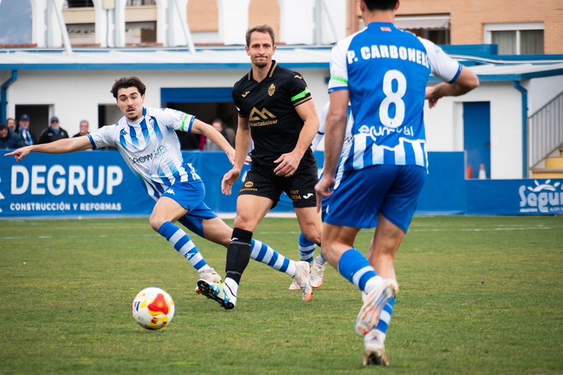 Barça B-Alcoyano: com el dia i la nit
