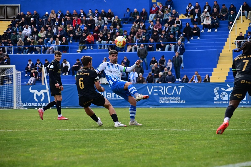 Adri Lledó en una acción de la primera parte. Foto: Ainhoa Sánchez.