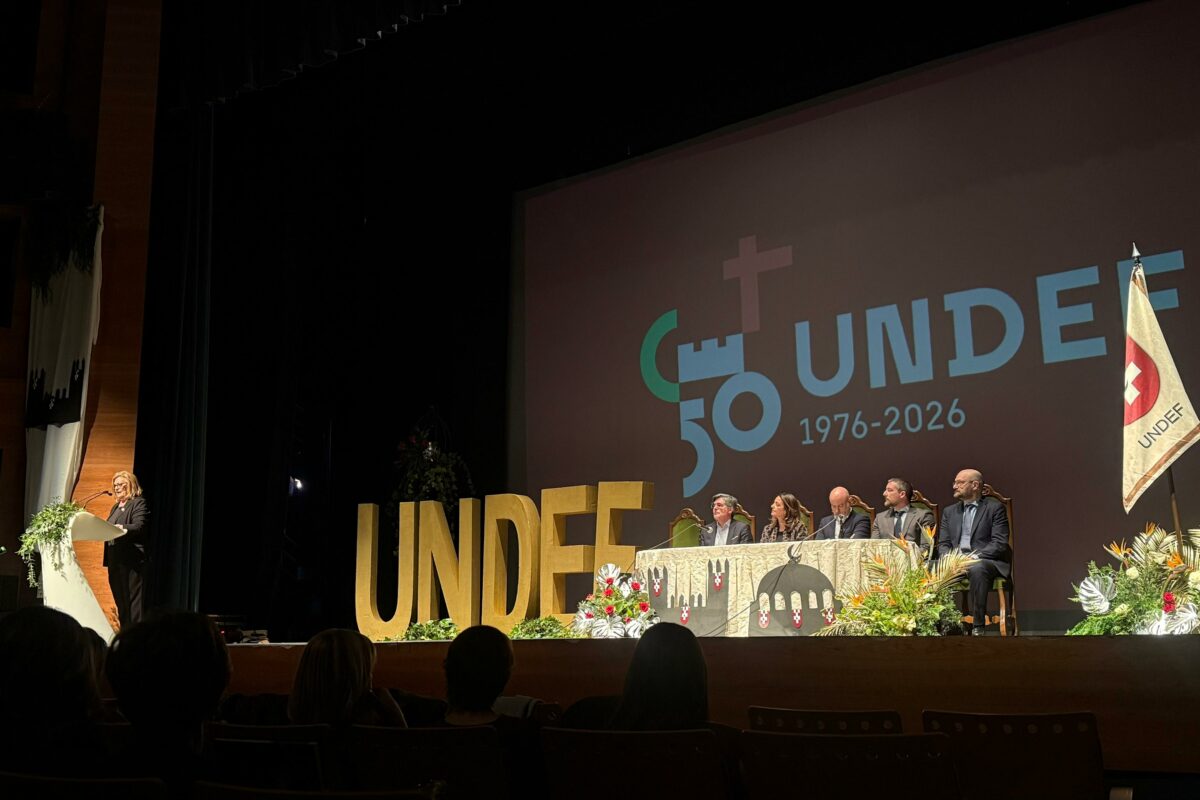 Nuria Martínez pone en valor las fiestas de Moros y Cristianos como emblema de las señas de identidad valencianas y como patrimonio cultural y turístico