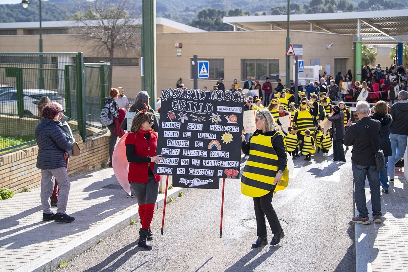 Alguns col·legis han eixit al carrer amb les seues millors disfresses